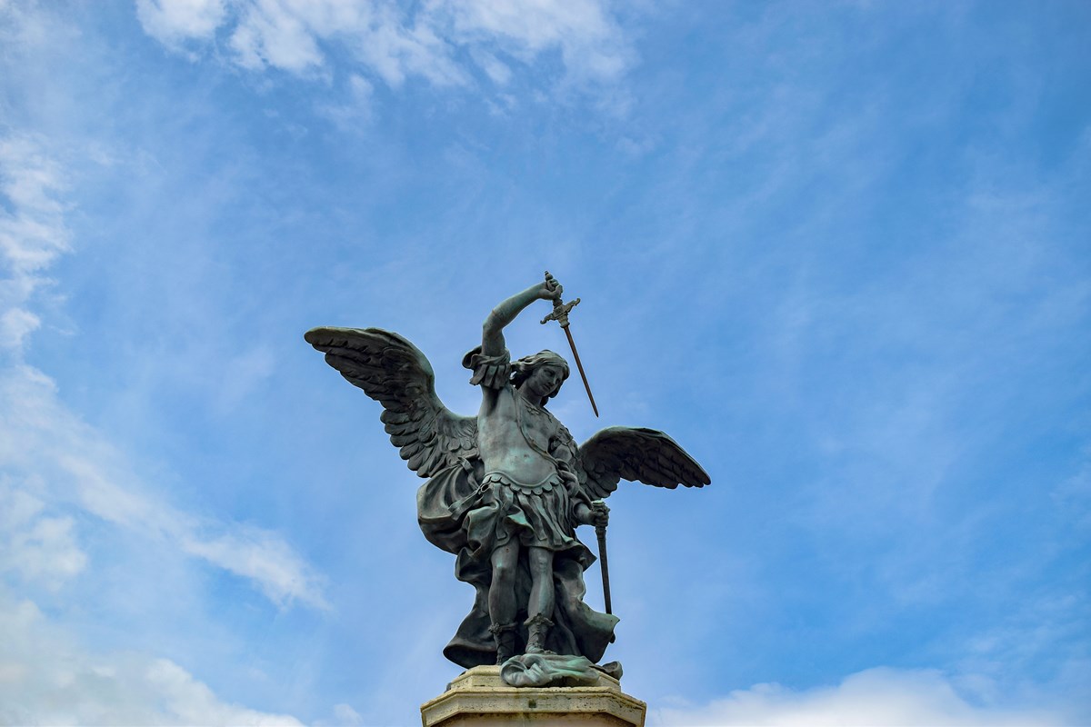 estatua castel sant angelo roma