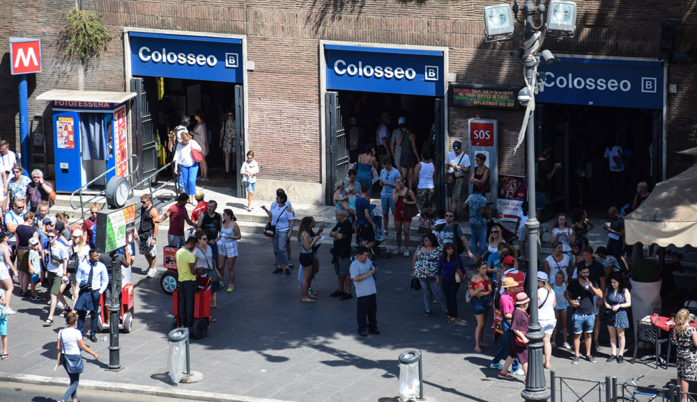 metro stop colosseum