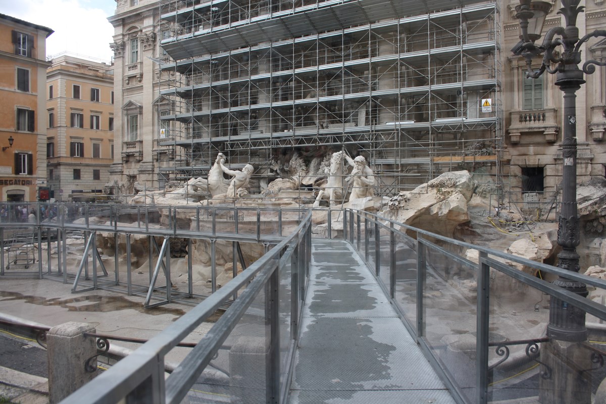 Fontana De Trevi En Construcción