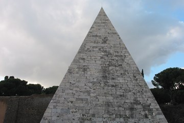 pirámide de cestio 2