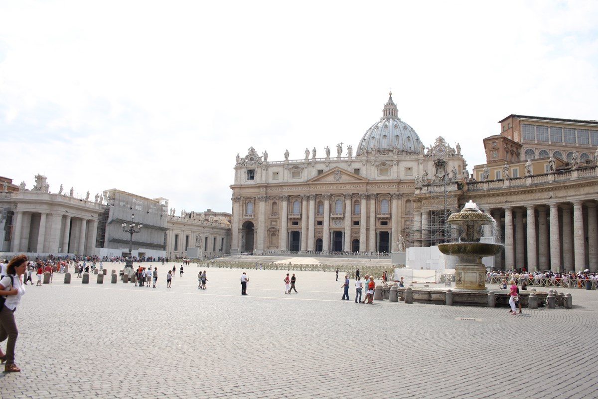 página Labe Inesperado Basílica de San Pedro en Ciudad Vaticano: Arquitectura e Historia
