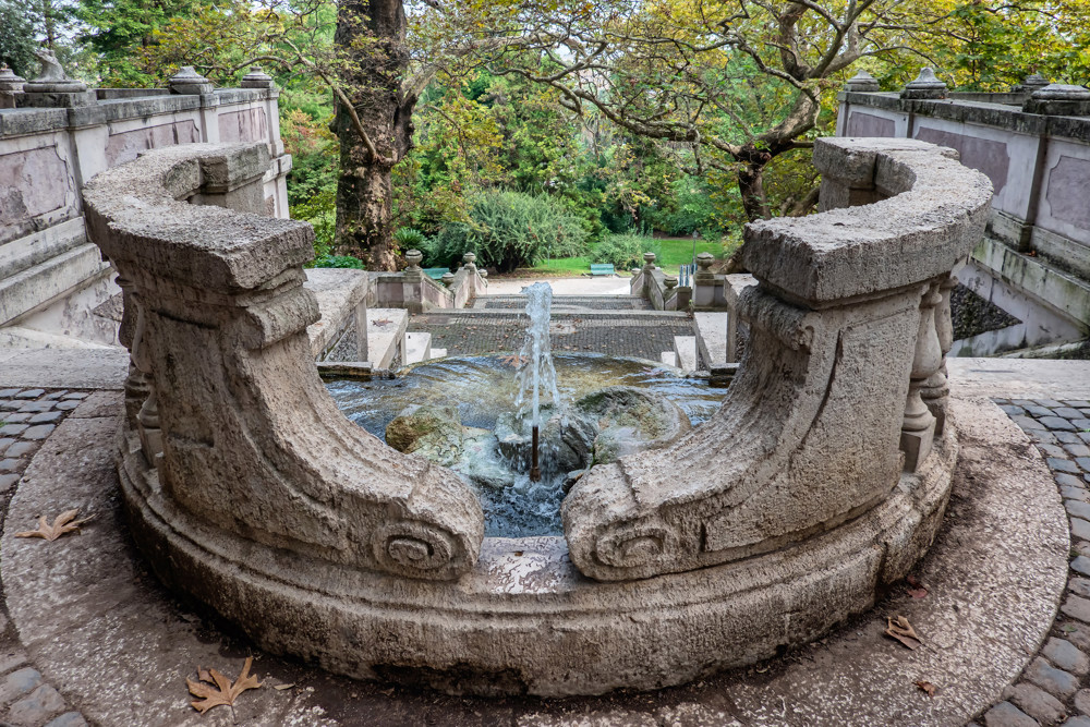 fountain botanical gardens trastevere